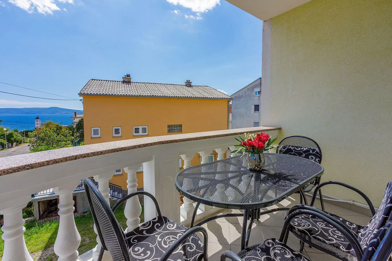 Komfortables Apartment Nur 500 Meter Zum Strand Mit Meerblick, Klima, Privatem Balkon Crikvenica